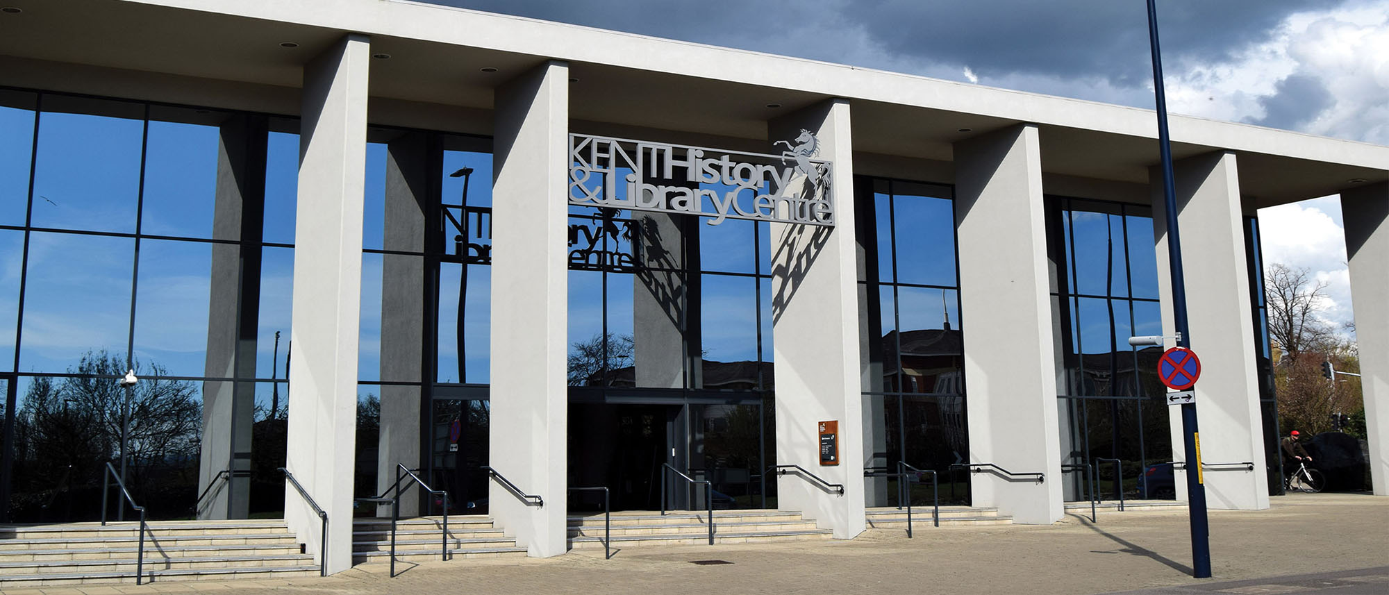 Reflective aluminium curtain walling